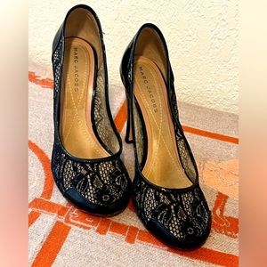 Marc Jacobs Black Mesh Patent Leather Gold Print and flowers Classic Pumps Italy